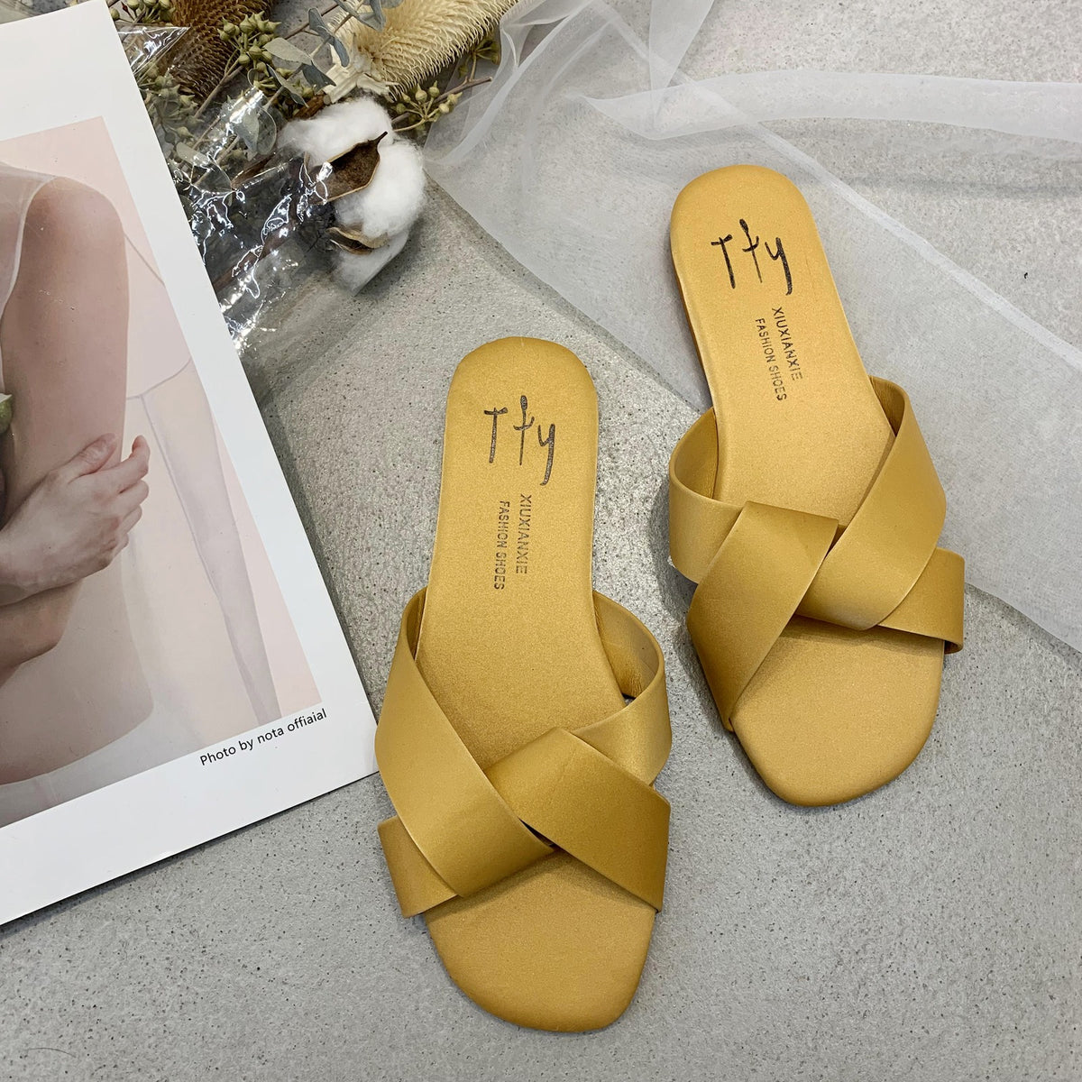 WOVEN CROSSOVER FLAT SLIDES