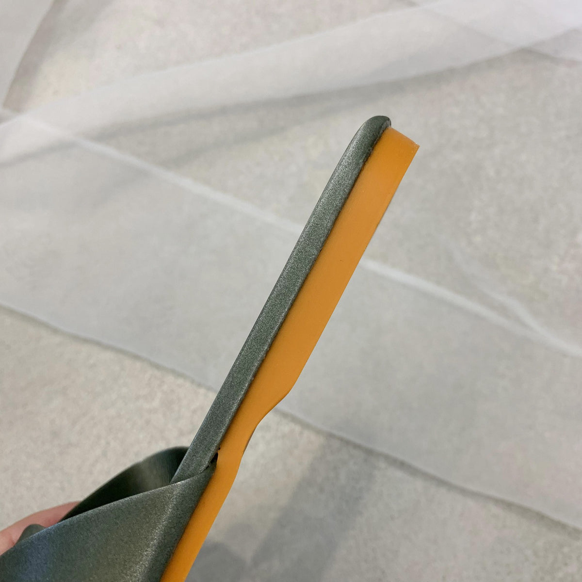 WOVEN CROSSOVER FLAT SLIDES
