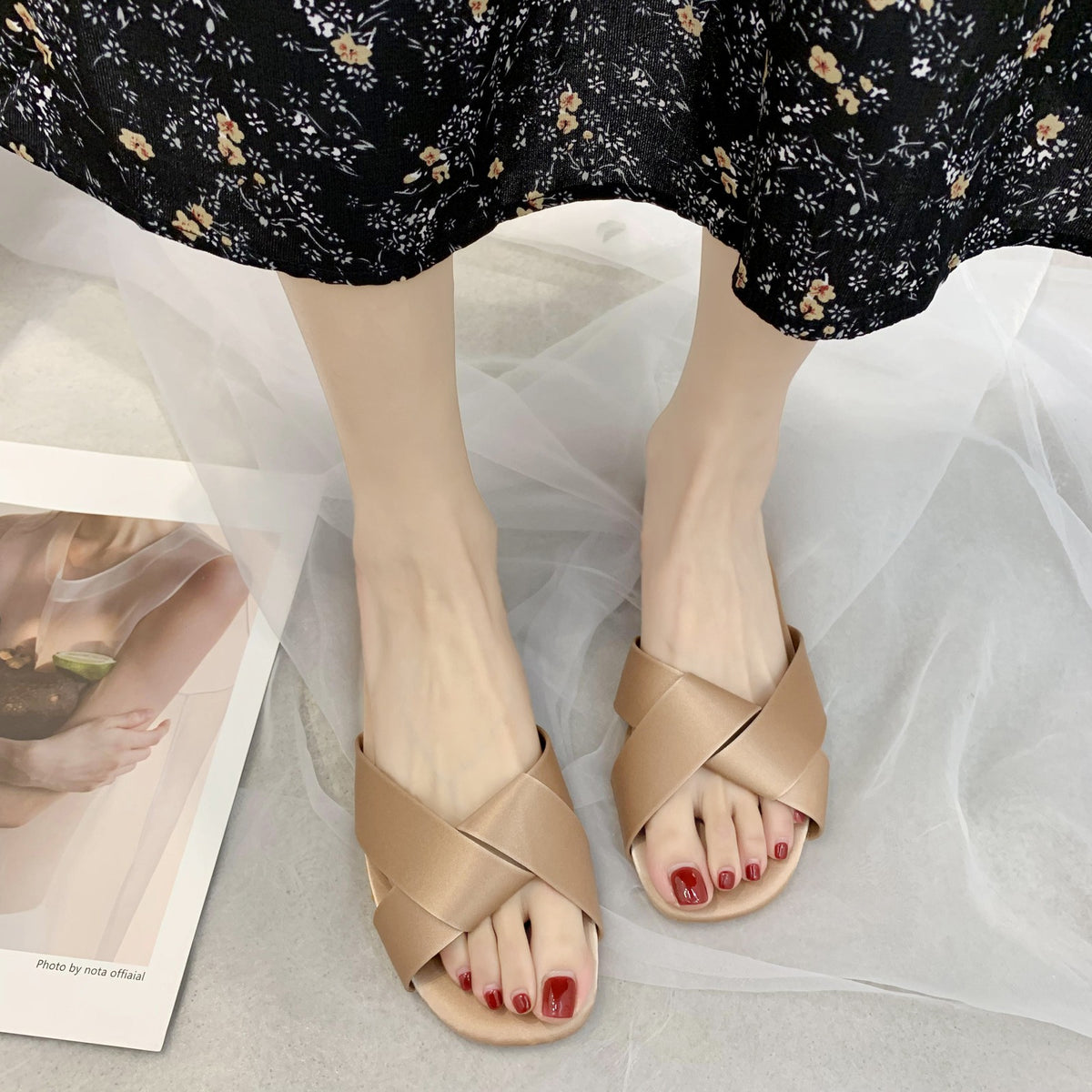 WOVEN CROSSOVER FLAT SLIDES