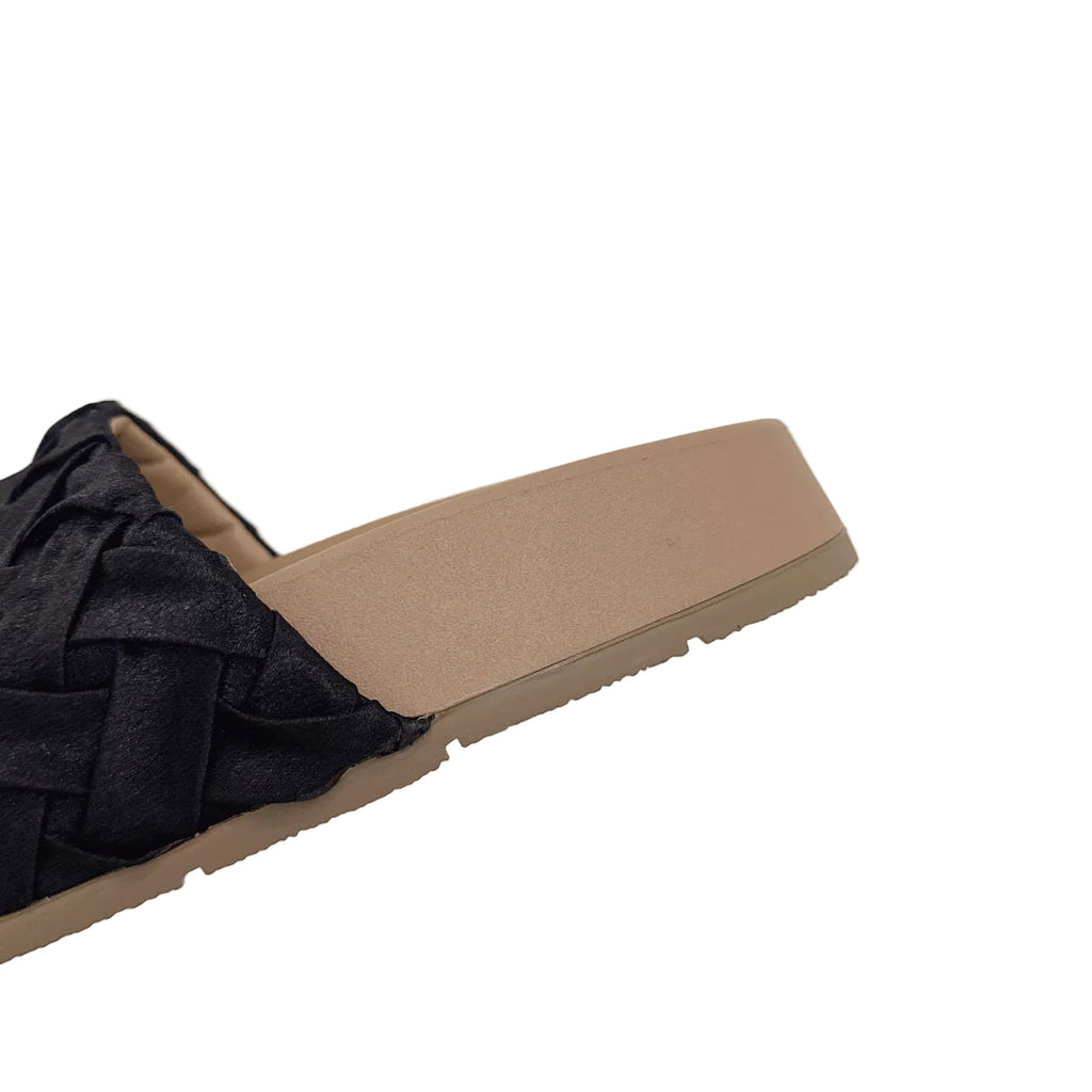 WOVEN STRAP PLATFORM SLIDES